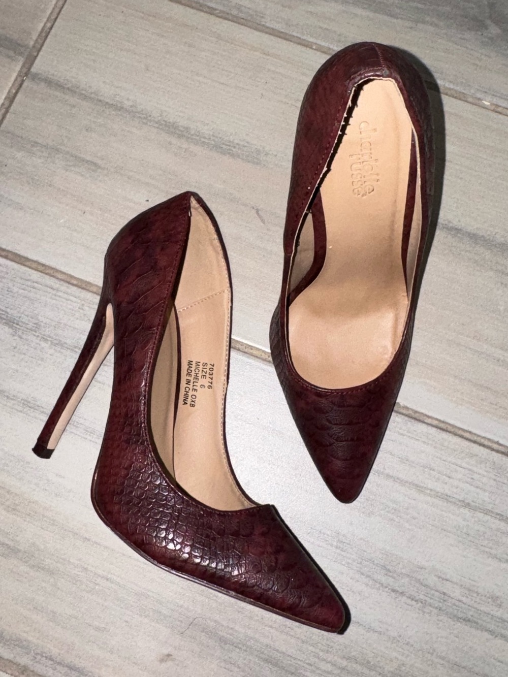 Burgundy maroon pointed pumps heels snake sprint